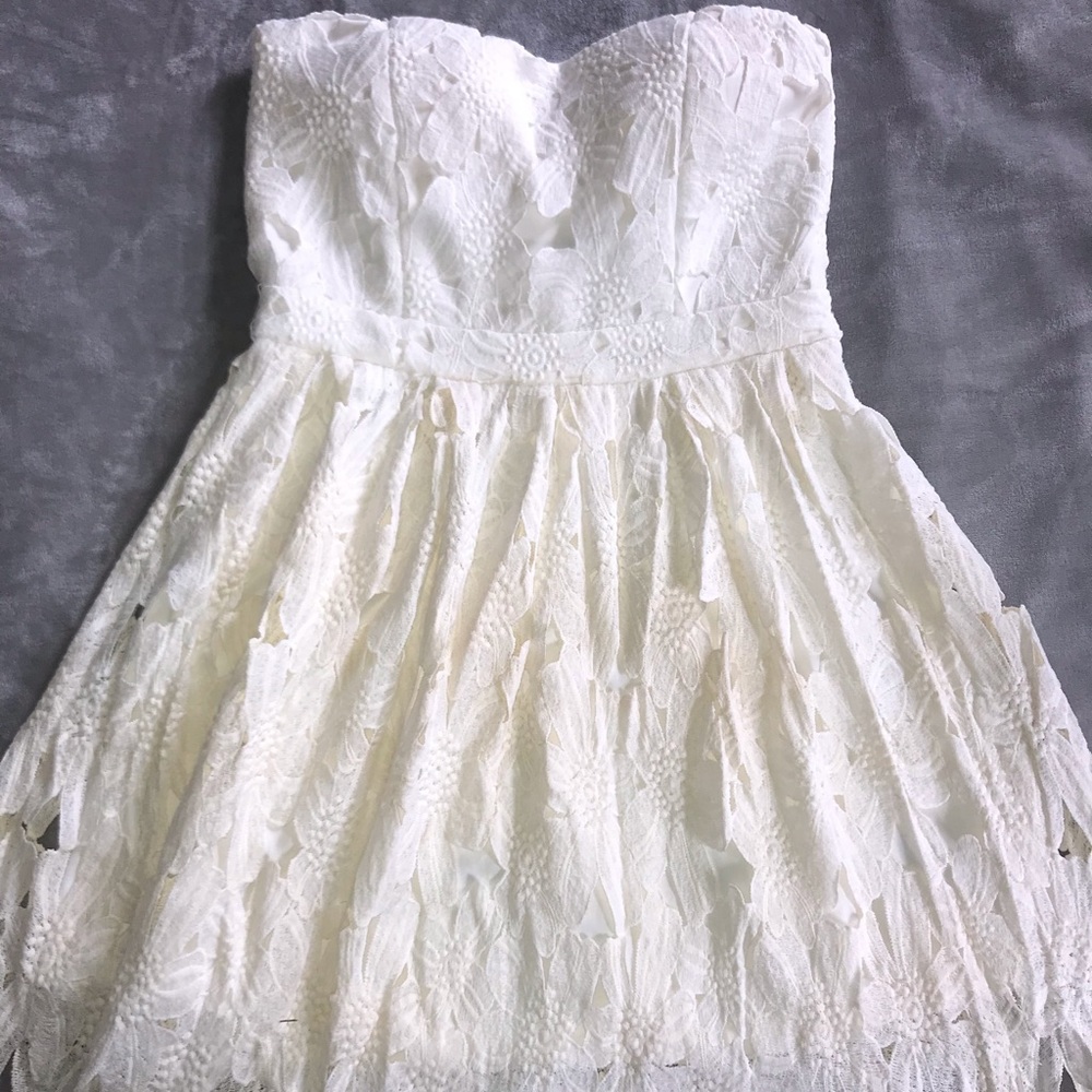 Sans Souci off-white lace dress